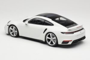 Porsche 911 Turbo S 992 Valkoinen Minichamps 1:18 WAP0211620RTRB Metalli — kuva 5 / 6