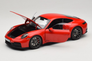 Porsche 911 992.2 Carrera 4 GTS Guards Red Norev 1:18 187171 Metalli — kuva 2 / 8