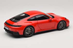 Porsche 911 992.2 Carrera 4 GTS Guards Red Norev 1:18 187171 Metalli — kuva 3 / 8