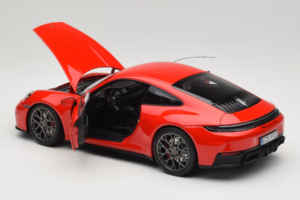 Porsche 911 992.2 Carrera 4 GTS Guards Red Norev 1:18 187171 Metalli — kuva 5 / 8