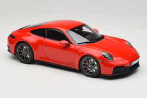 Porsche 911 992.2 Carrera 4 GTS Guards Red Norev 1:18 187171 Metalli — kuva 6 / 8