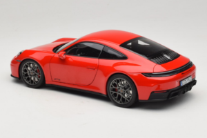 Porsche 911 992.2 Carrera 4 GTS Guards Red Norev 1:18 187171 Metalli — kuva 7 / 8