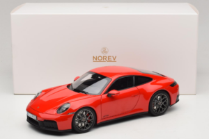 Porsche 911 992.2 Carrera 4 GTS Guards Red Norev 1:18 187171 Metalli — kuva 8 / 8