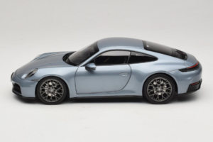 Porsche 911 992.2 Carrera Polar Silver Metallic Norev 1:18 187170 Metalli — kuva 4 / 8