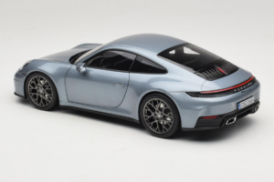 Porsche 911 992.2 Carrera Polar Silver Metallic Norev 1:18 187170 Metalli — kuva 7 / 8