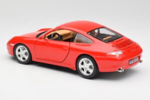 Porsche 911 996 Carrera 4 Punainen Bburago 1:18 30085 Metalli — kuva 7 / 8