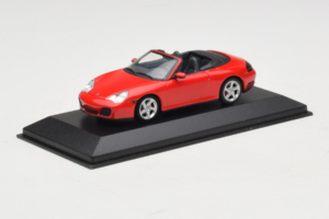 Porsche 911 996 Carrera 4S Avoauto Punainen Minichamps 1:43 400062831 Metalli — kuva 2 / 4