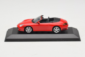 Porsche 911 996 Carrera 4S Avoauto Punainen Minichamps 1:43 400062831 Metalli