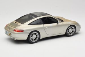 Porsche 911 996 Carrera 4S Hopea Maisto 1:18 WAP02102212 Metalli — kuva 3 / 8