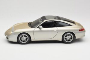Porsche 911 996 Carrera 4S Hopea Maisto 1:18 WAP02102212 Metalli — kuva 4 / 8