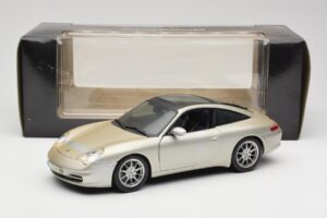 Porsche 911 996 Carrera 4S Hopea Maisto 1:18 WAP02102212 Metalli — kuva 8 / 8