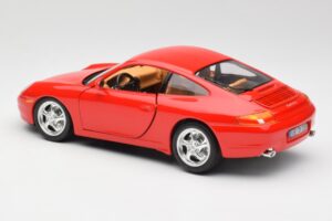 Porsche 911 996 Carrera Punainen Bburago 1:18 3385 Metalli — kuva 7 / 8