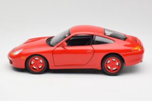 Porsche 911 996 Carrera Punainen Rajoitettu Erä Bburago 1:18 3385-M1 Metalli — kuva 4 / 8