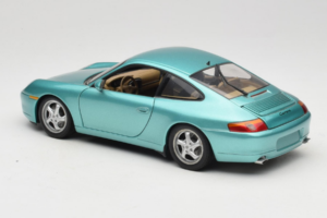 Porsche 911 996 Green Metallic UT Models 1:18 27901 Metalli — kuva 7 / 8