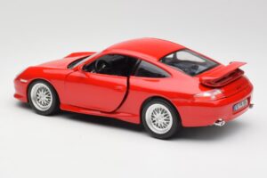 Porsche 911 996 GT3 Strasse Punainen Bburago 1:18 30395 Metalli — kuva 7 / 8