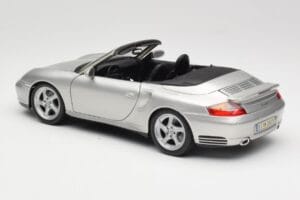 Porsche 911 996 Turbo Kabriolet Hopea Maisto 1:18 31660 Metalli — kuva 7 / 8