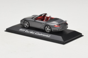 Porsche 911 997 Turbo Cabriolet Grey Metallic Minichamps 1:43 WAP02015216 Metalli — kuva 3 / 5