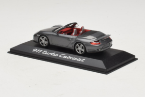 Porsche 911 997 Turbo Cabriolet Grey Metallic Minichamps 1:43 WAP02015218 Metalli — kuva 3 / 4
