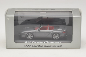 Porsche 911 997 Turbo Cabriolet Grey Metallic Minichamps 1:43 WAP02015218 Metalli — kuva 4 / 4