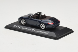 Porsche 911 997 Carrera 4 Avoauto Tummansininen Minichamps 1:43 WAP02015216-P1 Metalli — kuva 3 / 4