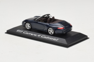 Porsche 911 997 Carrera 4 Avoauto Tummansininen Minichamps 1:43 WAP02015216-R1 Metalli — kuva 3 / 4