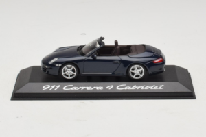 Porsche 911 997 Carrera 4 Avoauto Tummansininen Minichamps 1:43 WAP02015216-R1 Metalli