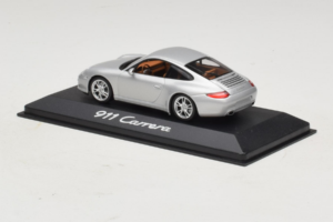Porsche 911 997 Carrera Silver Metallic Minichamps 1:43 WAP02001218 Metalli — kuva 3 / 5