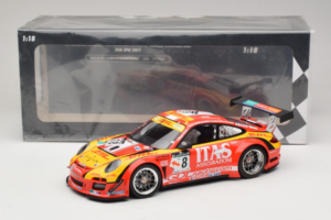 Porsche 911 997 GT3 R #8 De Lorenzi Racing De Lorenzi 24 Hours of Spa 2011 Minichamps 1:18 151118918 Metalli — kuva 6 / 6