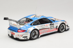 Porsche 911 997 GT3 R #123 Muhlner Motorsport E. Fumal / E. Thiry 24 Hours of Spa 2011 Minichamps 1:18 151118923 Metalli — kuva 2 / 6