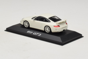 Porsche 911 997 GT3 Valkoinen Minichamps 1:43 WAP02012016 Metalli — kuva 3 / 5