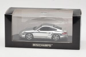 Porsche 911 997 Turbo Chrome Silver Minichamps 1:43 WAP02060816-R Metalli — kuva 5 / 5