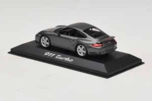 Porsche 911 997 Turbo Grey Metallic Minichamps 1:43 WAP02013016 Metalli — kuva 3 / 5