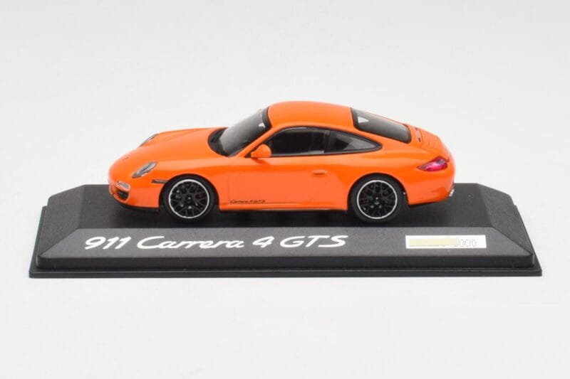 Porsche 911 997.2 Carrera 4 GTS Oranssi Minichamps 1:43 Porsche 911 997.2 Carrera 4 GTS Oranssi Minichamps 1:43 WAP0201140C Metalli