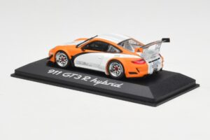 Porsche 911 GT3 R Hybrid 997.2 Presentation White Orange Minichamps 1:43 WAP0201170B Metalli — kuva 3 / 4