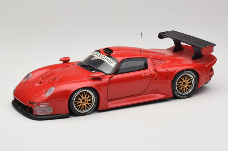 Porsche 911 GT1 Concept Punainen UT Models 1:18 180966625-R1 Metalli