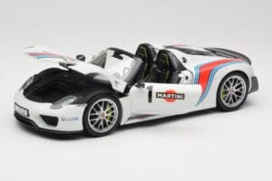 Porsche 918 Spyder Weissach Package Martini Minichamps 1:18 110062440 Metalli — kuva 2 / 8