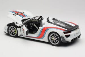 Porsche 918 Spyder Weissach Package Martini Minichamps 1:18 110062440 Metalli — kuva 5 / 8