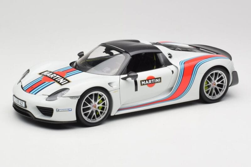 Porsche 918 Spyder Weissach Package Martini Minichamps 1:18 110062440 Metalli