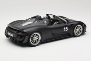Porsche 918 Spyder Weissach Package Matt Black Minichamps 1:18 110062444 Metalli — kuva 3 / 8
