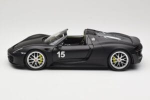 Porsche 918 Spyder Weissach Package Matt Black Minichamps 1:18 110062444 Metalli — kuva 4 / 8
