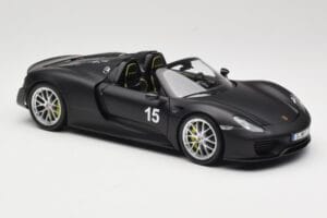 Porsche 918 Spyder Weissach Package Matt Black Minichamps 1:18 110062444 Metalli — kuva 6 / 8