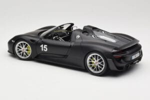 Porsche 918 Spyder Weissach Package Matt Black Minichamps 1:18 110062444 Metalli — kuva 7 / 8
