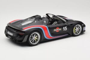 Porsche 918 Spyder Weissach Package Matt Black With Martini Stripes Minichamps 1:18 110062445 Metalli — kuva 3 / 8