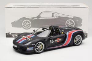 Porsche 918 Spyder Weissach Package Matt Black With Martini Stripes Minichamps 1:18 110062445 Metalli — kuva 8 / 8