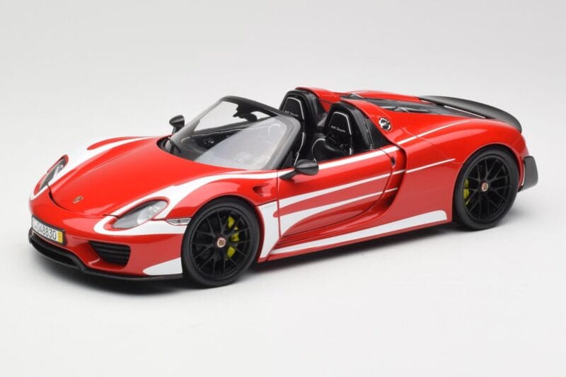 Porsche 918 Spyder Weissach Package Punainen & Valkoiset Raidat Minichamps 1:18 110062442 Metalli