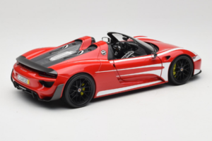 Porsche 918 Spyder Weissach Package Punaiset Valkoiset Raidat Minichamps 1:18 110062442-O1 Metalli — kuva 3 / 8