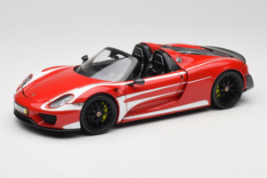Porsche 918 Spyder Weissach Package Punaiset Valkoiset Raidat Minichamps 1:18 110062442-O1 Metalli