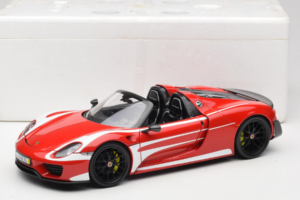 Porsche 918 Spyder Weissach Package Punaiset Valkoiset Raidat Minichamps 1:18 110062442-O1 Metalli — kuva 8 / 8