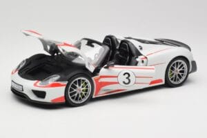 Porsche 918 Spyder Weissach Package Salzburg Minichamps 1:18 110062441 Metalli — kuva 2 / 8