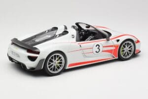 Porsche 918 Spyder Weissach Package Salzburg Minichamps 1:18 110062441 Metalli — kuva 3 / 8